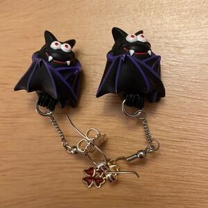 Womens Charming Halloween 🎃 Bat 🦇 3-D Dangle Earrings in Black and Purple